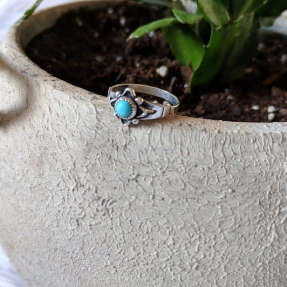 Vintage Jewelry - Vintage Sterling Silver Turqouise Ring